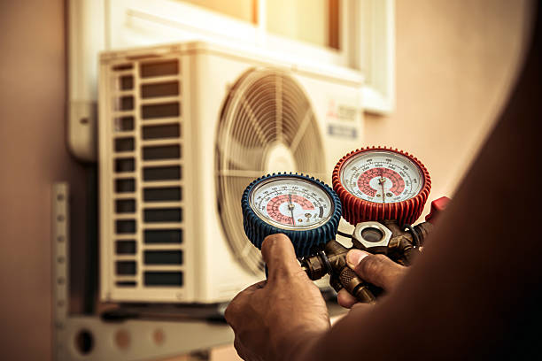 Professional Ductwork Repair technician working in Chillicothe, IL